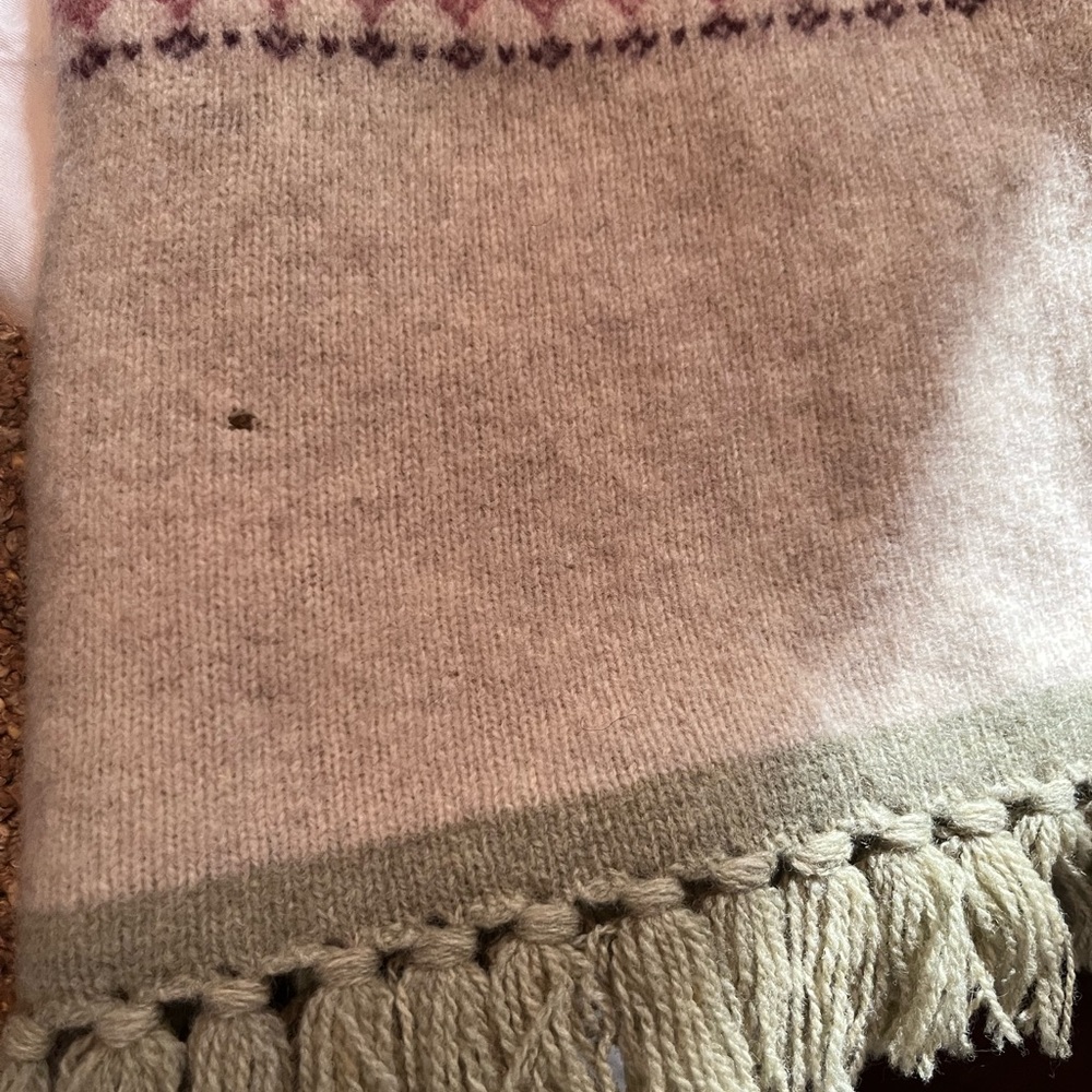 Wool poncho - Picture 5 of 5